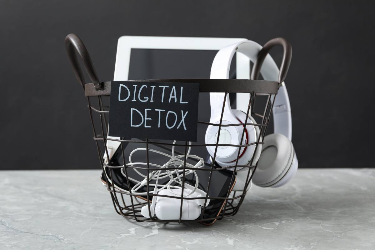 Digital Detox Benefits for Modern Life: Why Unplugging Matters